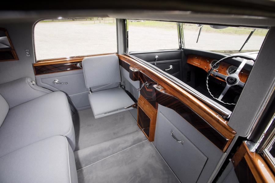 Интерьер Delage D8 100 Coupe Chauffeur par Franay 1936 года  (фото 7 из 20)
